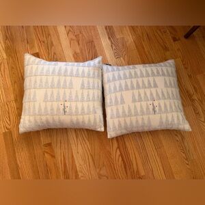 David Fussenegger set two pillows, excellent condition